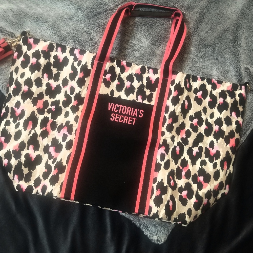 Victoria's Secret NWT weekender zip up bag
